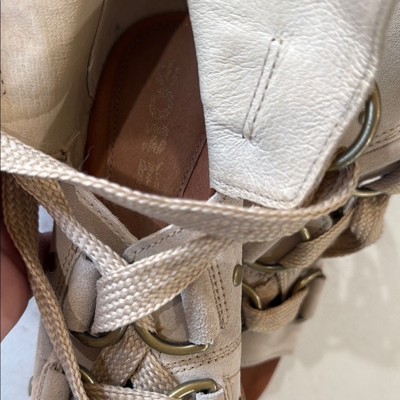 Sorel Stylish Cream Wedge Sandals - Picture 7 of 7